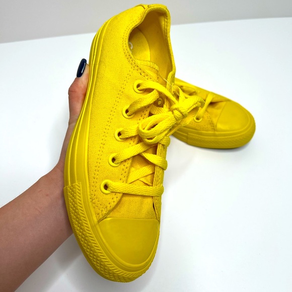 New Converse Unisex Yellow Chuck Taylor - Picture 2 of 7